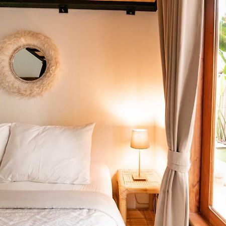 Loka Surf & Fitness Lodge Kuta  Extérieur photo
