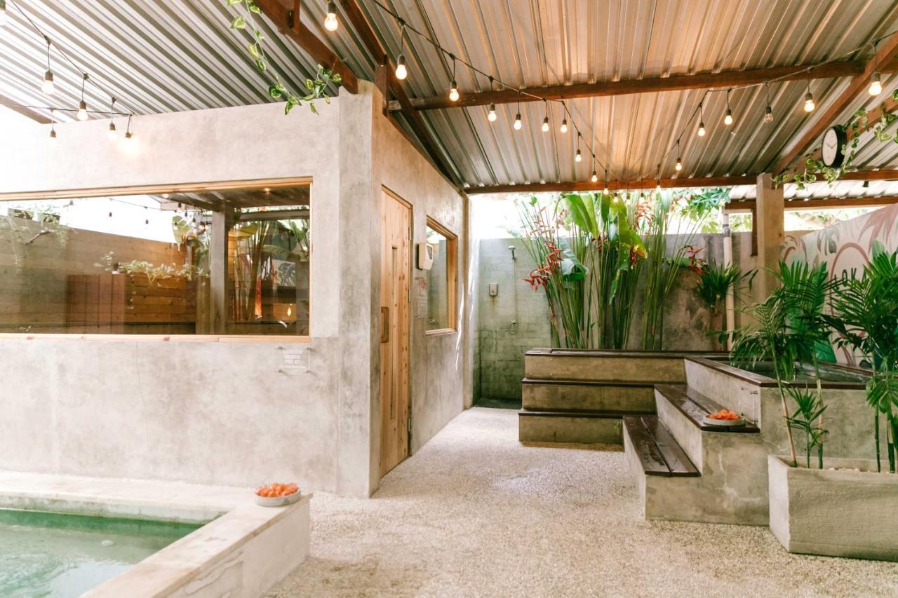 Loka Surf & Fitness Lodge Kuta  Extérieur photo